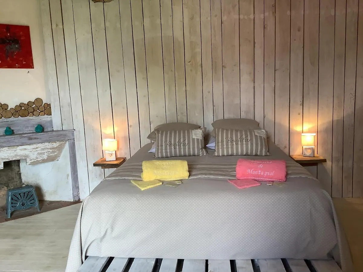 Couette-café Bed and Breakfast Domaine de Montagnol à Sauveterre