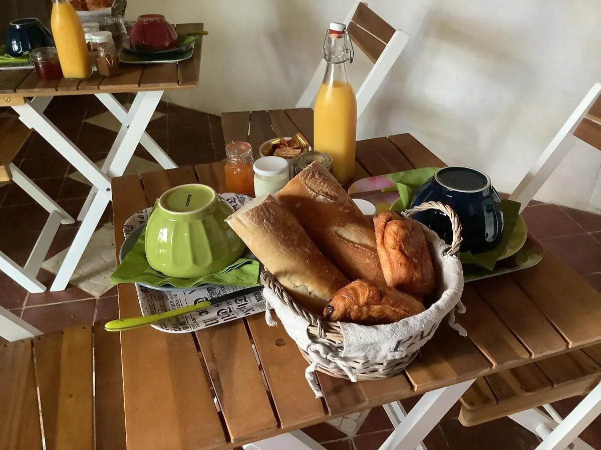 Bed & Breakfast Domaine De Montagnol Bed and Breakfast Sauveterre